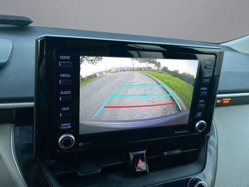 Used 2022 Toyota Corolla LE FWD image 22
