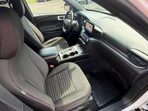 Used 2020 Ford Explorer XLT AWD/4WD image 34