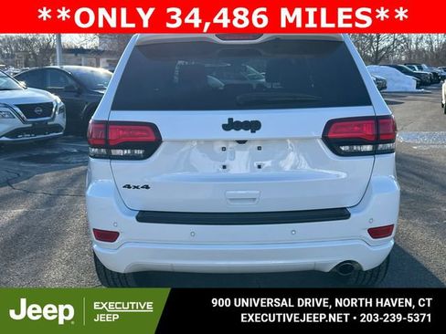 Used 2022 Jeep Grand Cherokee Laredo X image 3