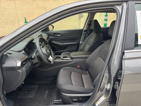 Used 2025 Nissan Altima 2.5 SV image 27