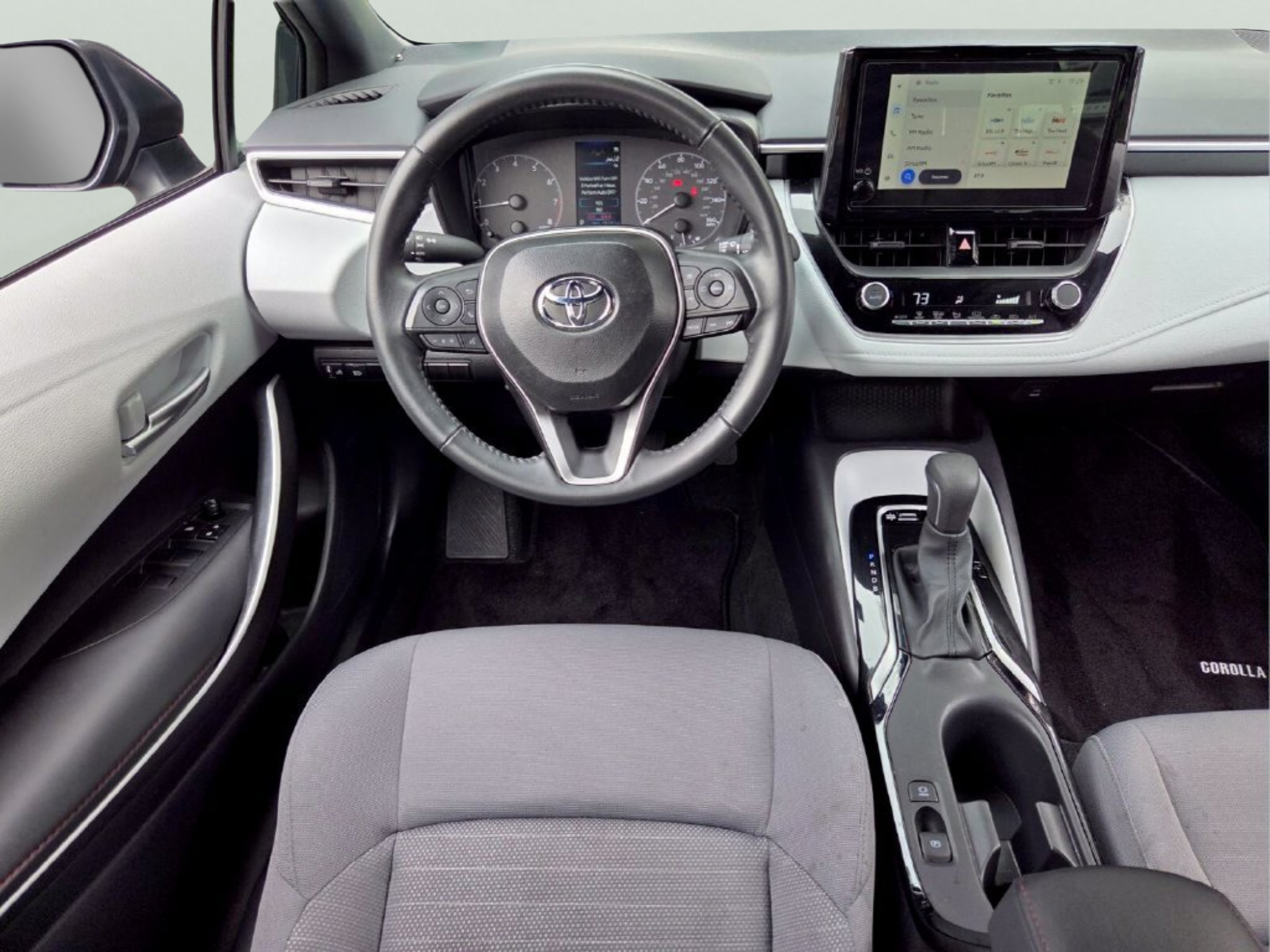 Used 2025 Toyota Corolla SE FWD image 12