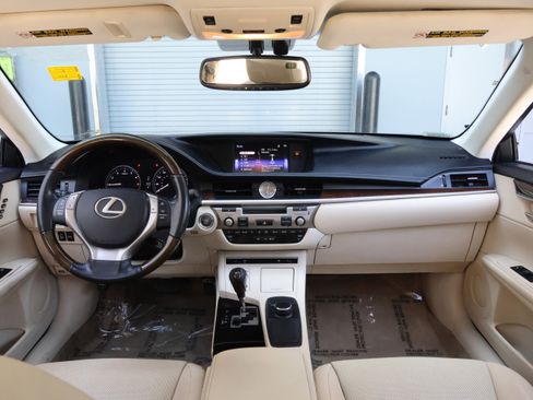 Used 2015 Lexus ES 350 w/ Premium Package FWD image 17