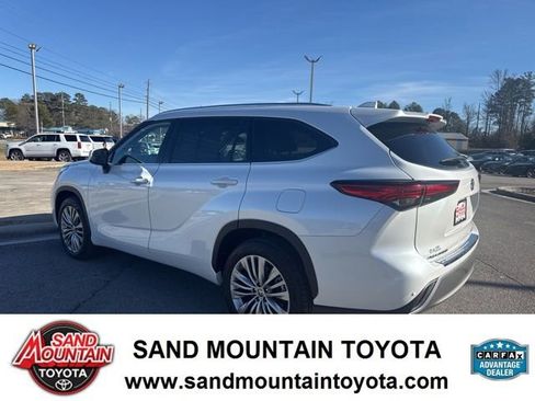 Used 2022 Toyota Highlander Platinum image 5