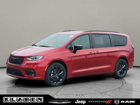 New 2026 Chrysler Pacifica Select w/ S Appearance Package FWD image 1