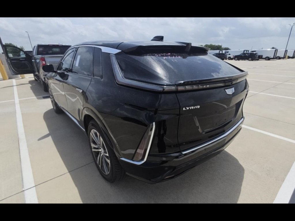 Used 2023 Cadillac Lyriq 2WD image 4