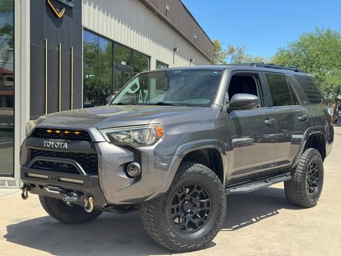 Used 2017 Toyota 4Runner SR5 AWD/4WD image 1