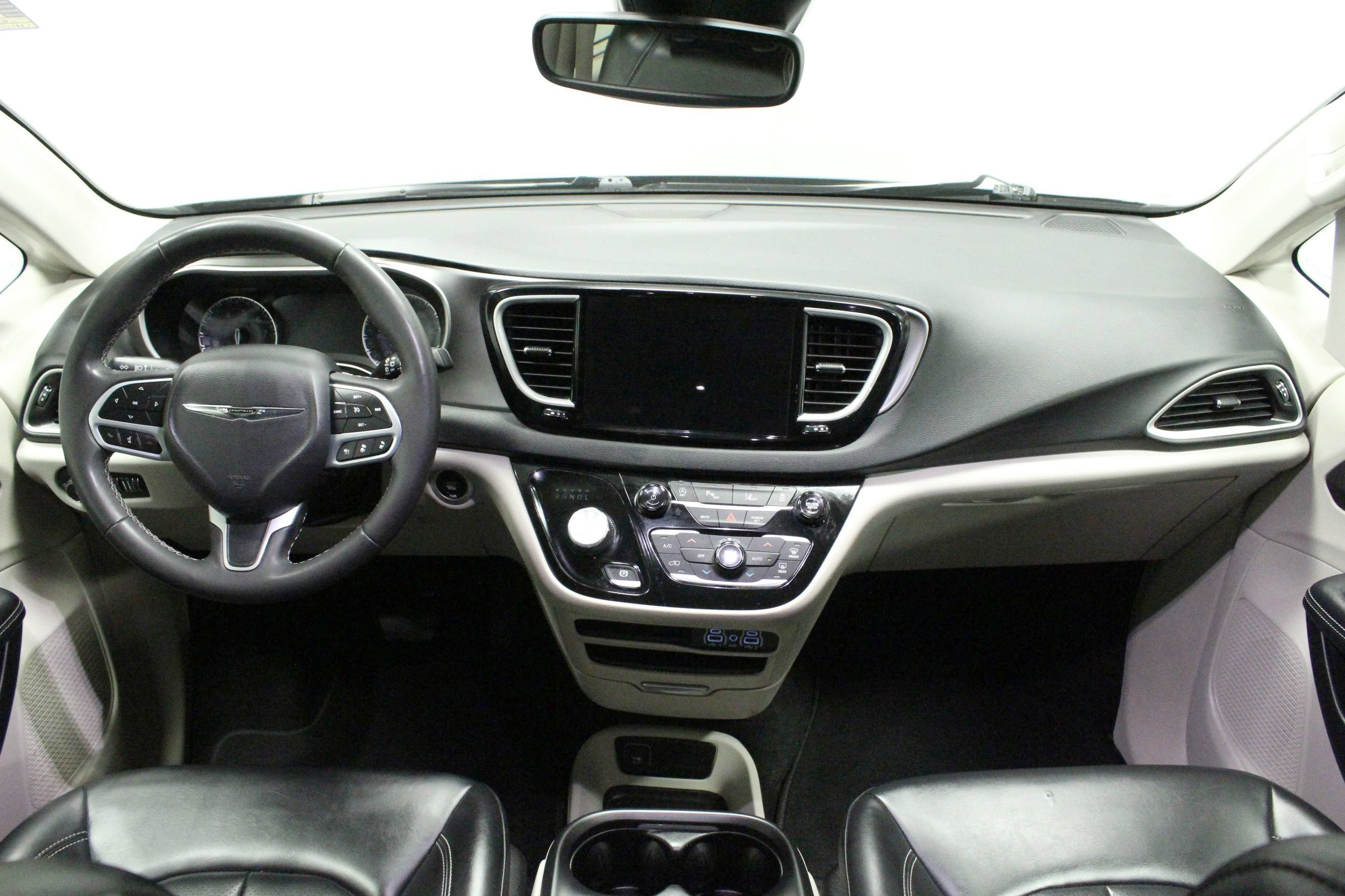 Used 2023 Chrysler Pacifica Touring-L FWD image 20