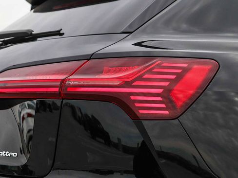 Used 2023 Audi e-tron Premium w/ Convenience Plus Package image 10