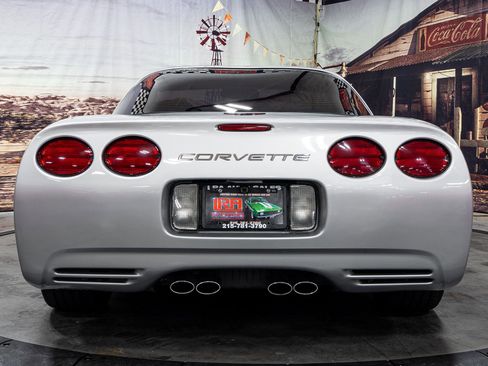 Used 1997 Chevrolet Corvette Coupe w/ Memory Pkg image 8