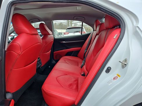 Used 2018 Toyota Camry XSE image 13