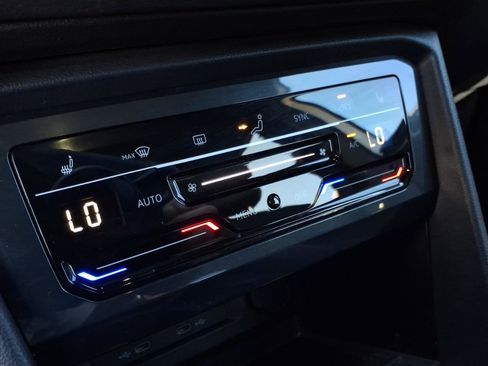 Certified 2023 Volkswagen Tiguan SE R-Line image 31