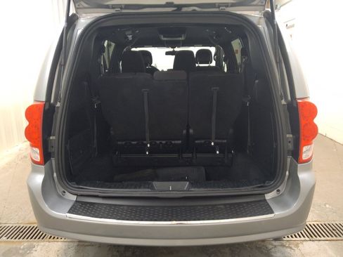 Used 2018 Dodge Grand Caravan SE FWD image 29