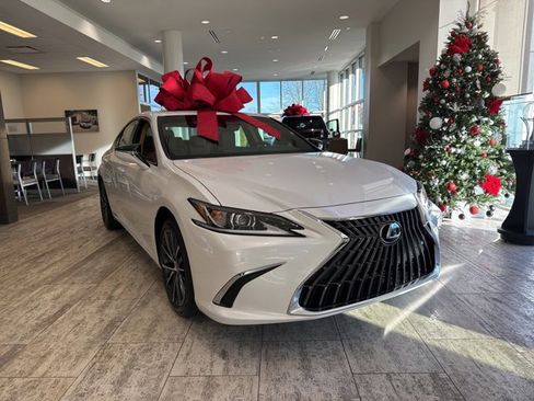 New 2025 Lexus ES 350 w/ Premium Package image 2