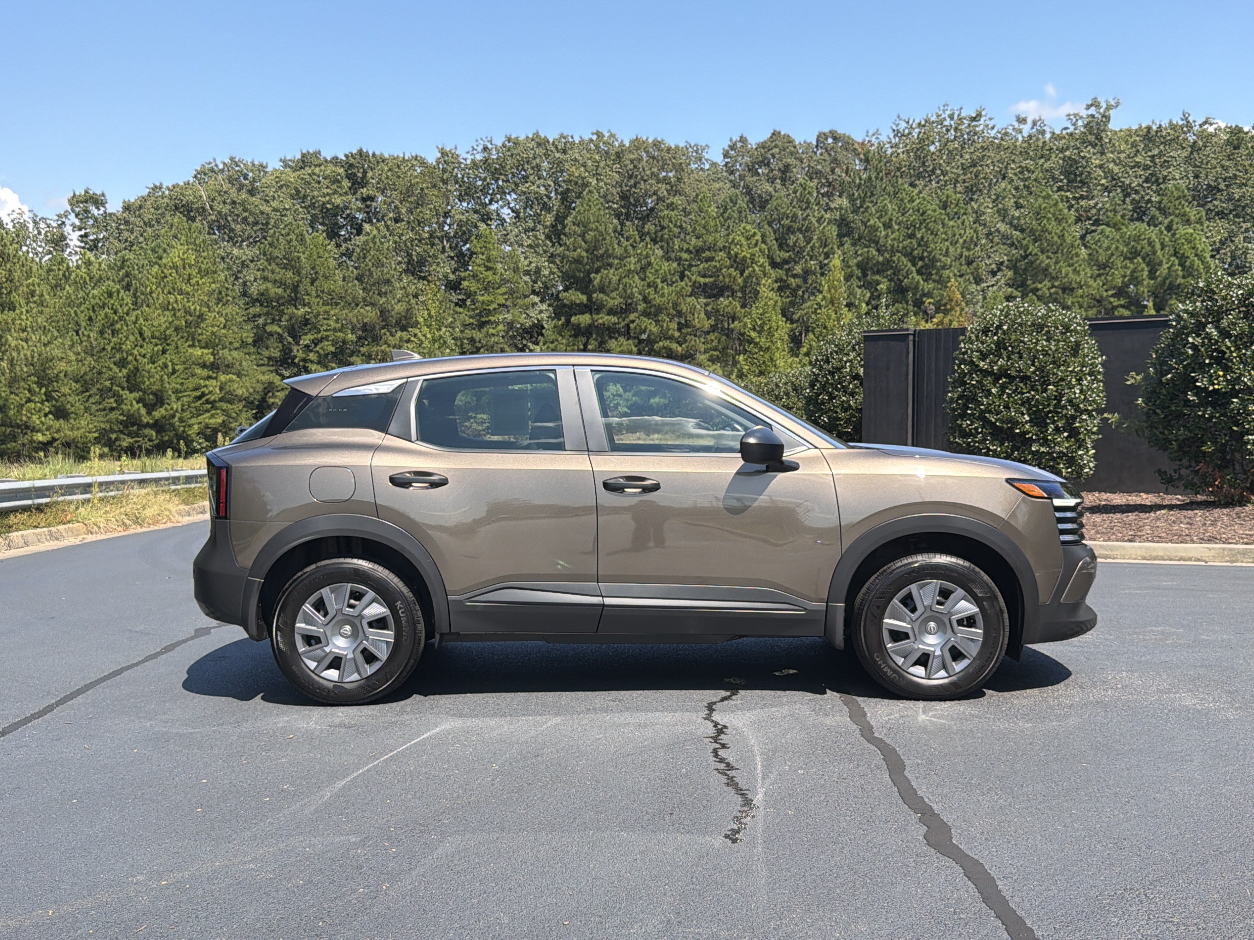 Used 2025 Nissan Kicks S FWD image 5
