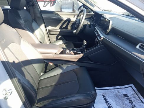 Used 2024 Kia K5 GT-Line image 11