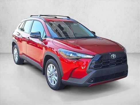 Used 2026 Toyota Corolla Cross LE image 3