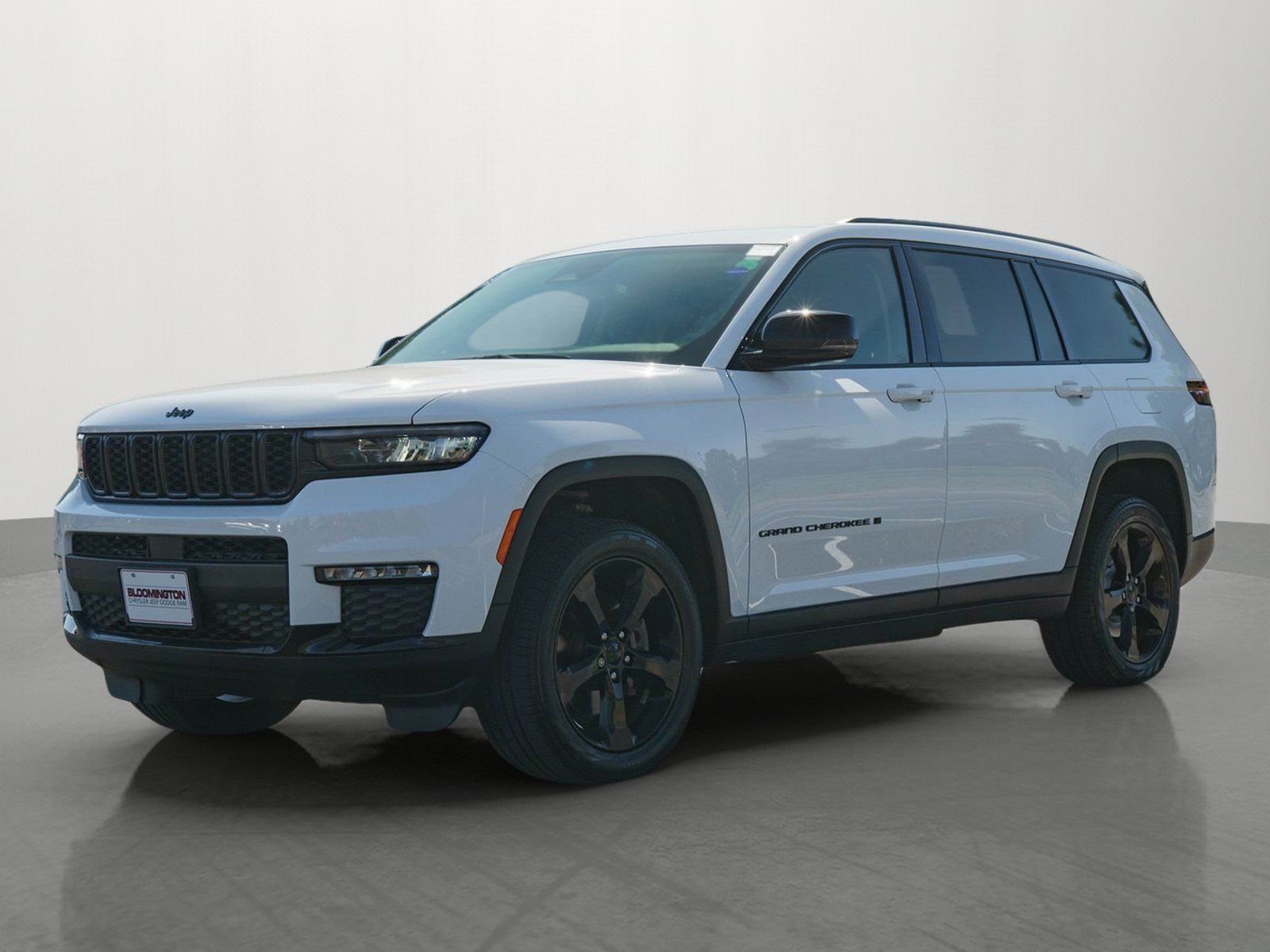 Used 2023 Jeep Grand Cherokee L Limited w/ Black Appearance Package AWD/4WD image 3