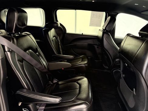 Used 2025 Chrysler Pacifica Select FWD image 27