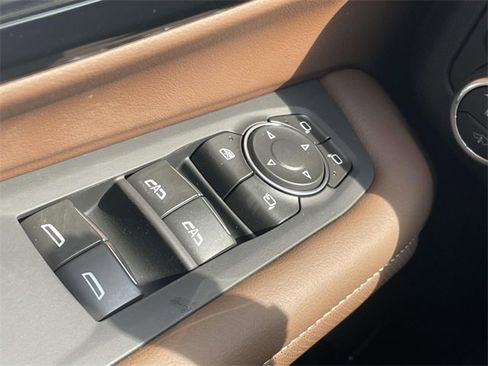 New 2025 Chevrolet Suburban High Country image 14