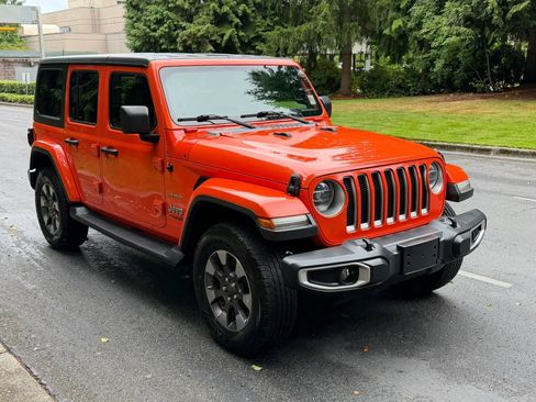 Used 2018 Jeep Wrangler Unlimited Sahara AWD/4WD image 5