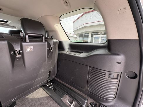 Used 2013 Chevrolet Tahoe LTZ AWD/4WD image 35