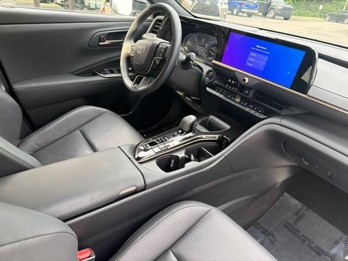 Used 2025 Toyota Crown Signia AWD/4WD image 31