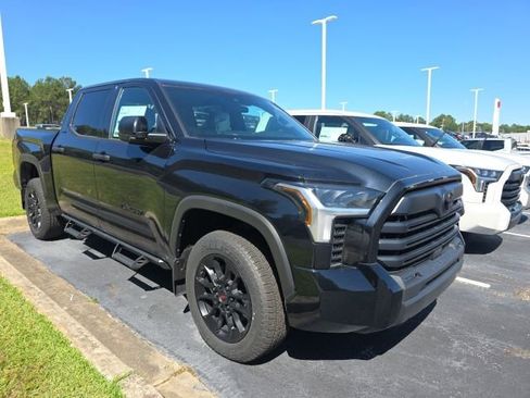 Certified 2025 Toyota Tundra SR5 AWD/4WD image 1