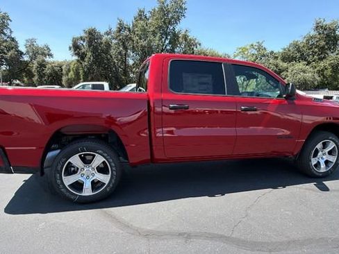 New 2026 RAM 1500 Express AWD/4WD image 3