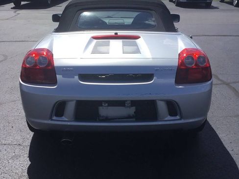 Used 2004 Toyota MR2 RWD image 3
