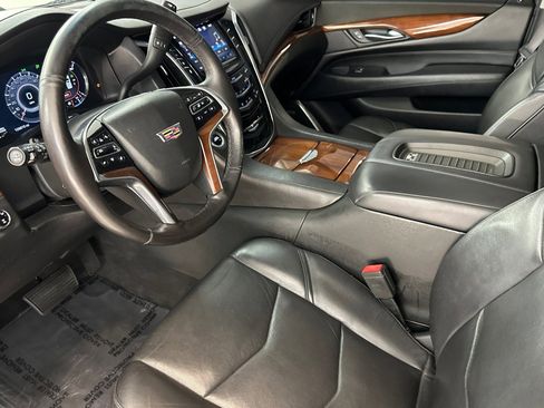 Used 2018 Cadillac Escalade ESV Premium Luxury AWD/4WD image 4