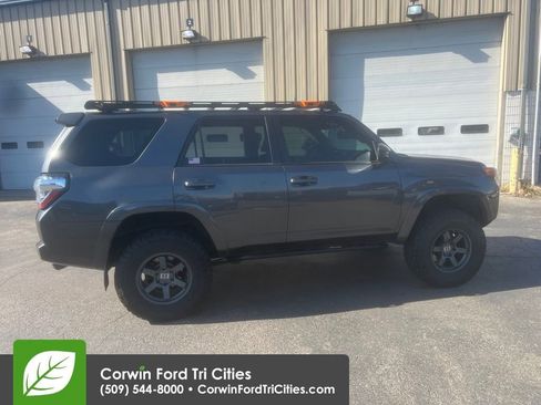 Used 2014 Toyota 4Runner SR5 image 11