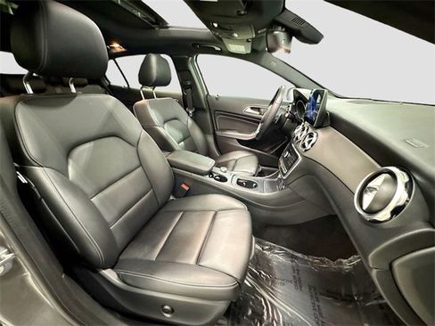 Used 2019 Mercedes-Benz GLA 250 4MATIC image 29