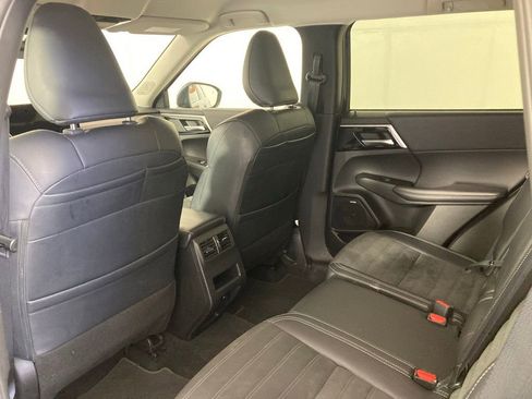 Used 2025 Mitsubishi Outlander SE AWD/4WD image 15