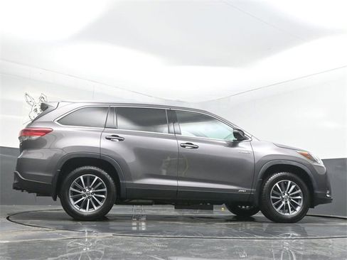 Used 2019 Toyota Highlander XLE image 54