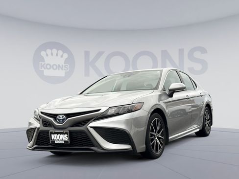 Used 2024 Toyota Camry SE image 1