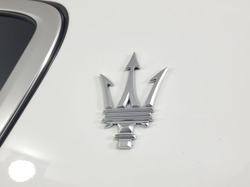 Used 2024 Maserati Grecale GT image 7