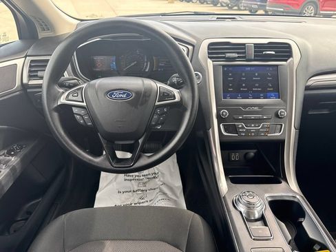 Used 2020 Ford Fusion SE FWD image 10