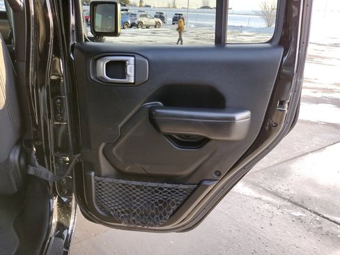 Used 2019 Jeep Wrangler Unlimited Sport S image 25