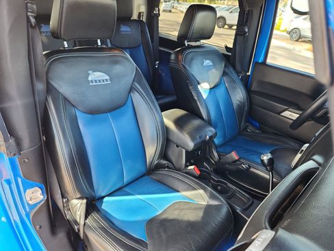 Used 2016 Jeep Wrangler Sahara w/ Connectivity Group image 14