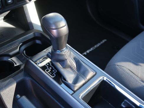 Used 2019 Toyota Tacoma TRD Off-Road image 31