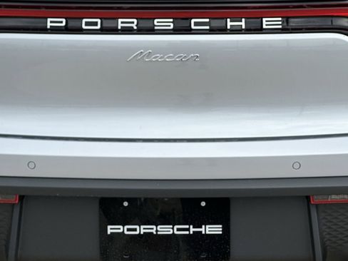 Certified 2026 Porsche Macan image 14