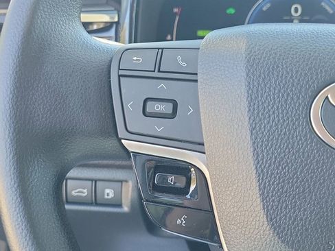 Used 2025 Toyota Camry LE image 30