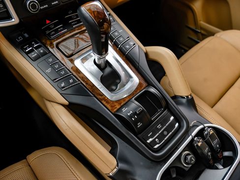Used 2017 Porsche Cayenne S AWD/4WD image 23