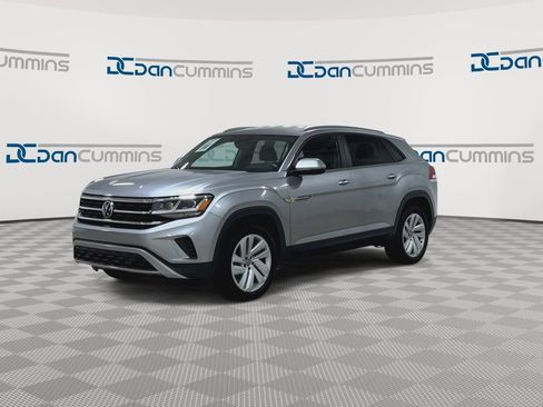Used 2020 Volkswagen Atlas Cross Sport SE w/ Towing Package image 4