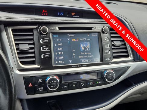 Used 2019 Toyota Highlander XLE image 18