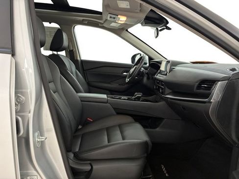 Used 2024 Nissan Rogue SV w/ SV Premium Package AWD/4WD image 14