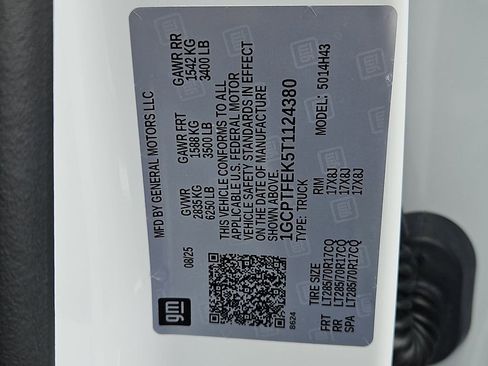 Used 2026 Chevrolet Colorado ZR2 w/ Technology Package image 33