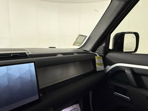 New 2025 Land Rover Defender 110 X-Dynamic SE image 18