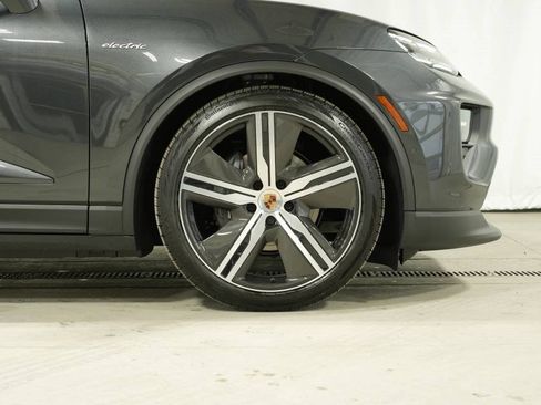 Used 2025 Porsche Macan Electric image 37