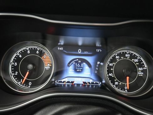 Used 2022 Jeep Cherokee Trailhawk w/ Premium Leather Package image 15